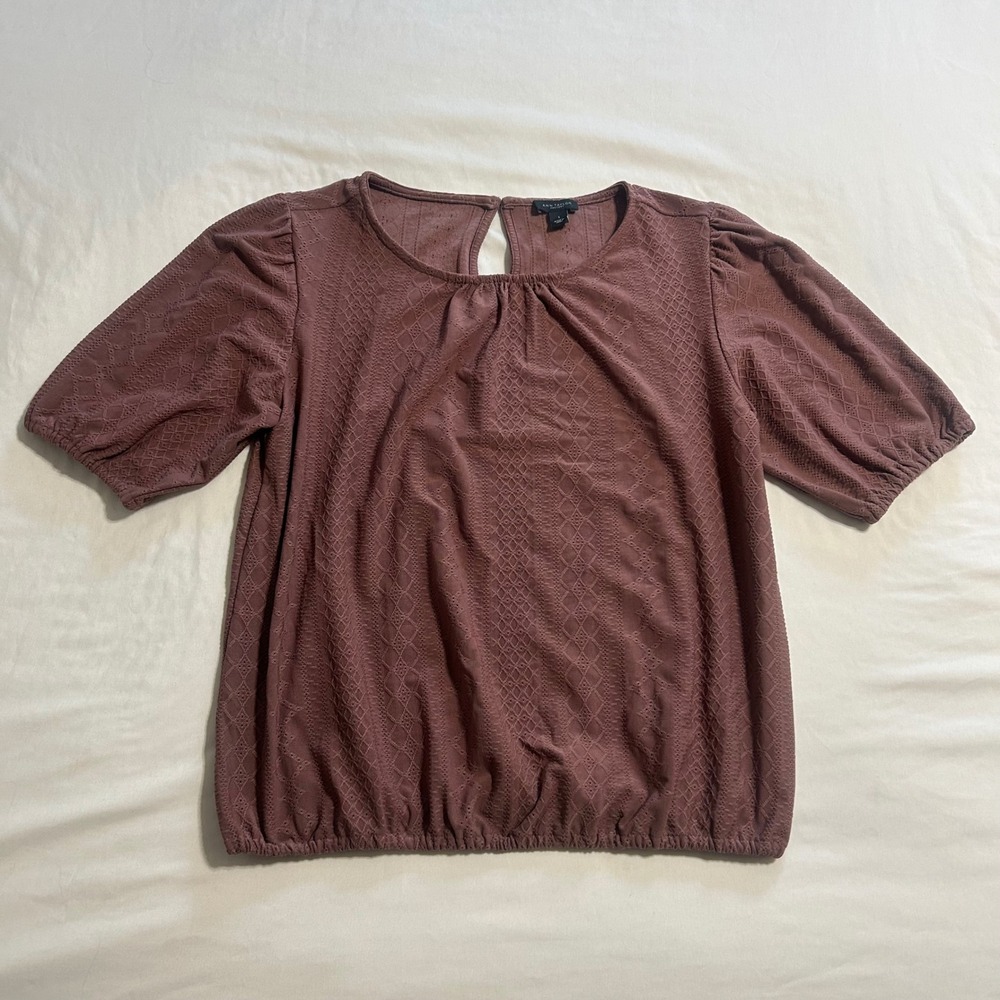 Ann Taylor Factory Mauve Diamond Eyelet Bubble Hem Blouse Short Sleeve Small